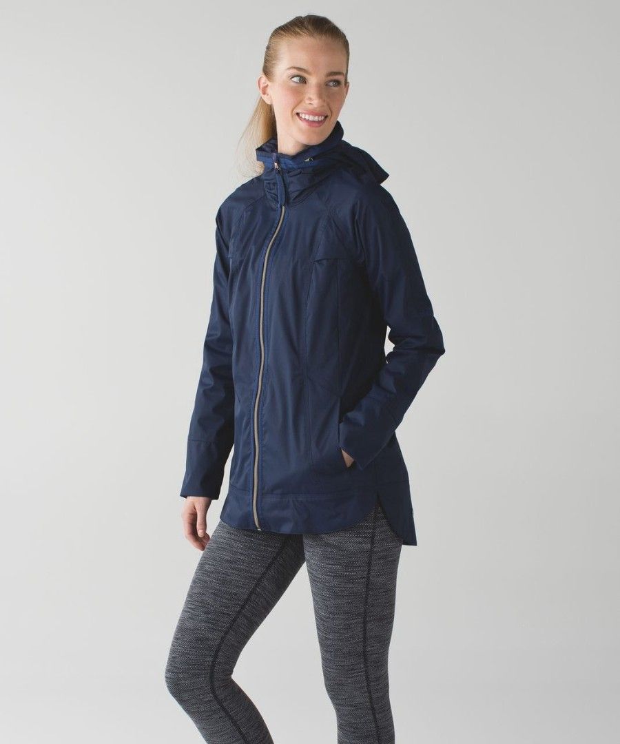 [Rare] Authentic Lululemon Fo Drizzle Waterproof Rain Jacket – Deep Navy (Size 6) (Category: Coats, Jackets and Outerwear) located in Gapan. Submitted by lovelypreloved1497 (Listing ID 1469237922, Image 1). Description: [Rare] Authentic Lululemon Fo Drizzle Waterproof Rain Jacket – Deep Navy (Size 6) 📝 Product Description Condition: [Insert condition here, e.g., Excellent Used Condition / Pristine] Brand: Lululemon Athletica Style: Fo Drizzle Ja