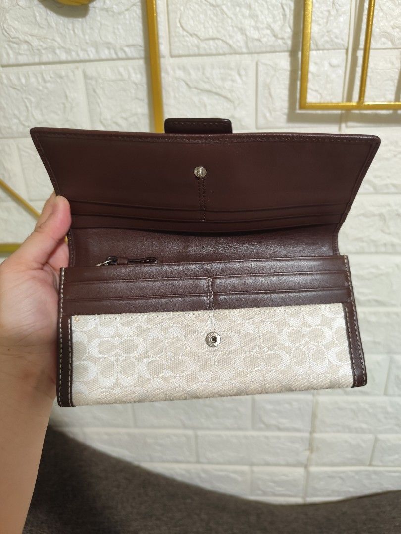 Rare Coach Soho Wallet (Category: Wallets & Card Holders) located in Porac. Submitted by syelsolshop1998 (Listing ID 1469278423, Image 2). Description: .