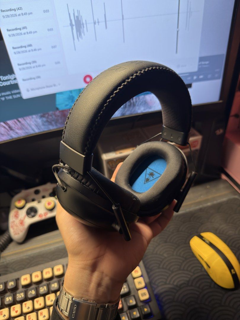 Razer Blackshark V2 Pro Wireless Gaming Headset (Category: Headphones & Headsets) located in Manila. Submitted by mallowwzx (Listing ID 1469286261, Image 3). Description: Razer BlackShark V2 Pro Wireless Gaming Headset Black Variant Wireless Via Dongle Excellent performance Sign of usage Used on Valorant and streaming Any Type A Charger will do Issue - mic not working not an issue if you have another mic set up, volume rattle when adjusting sound