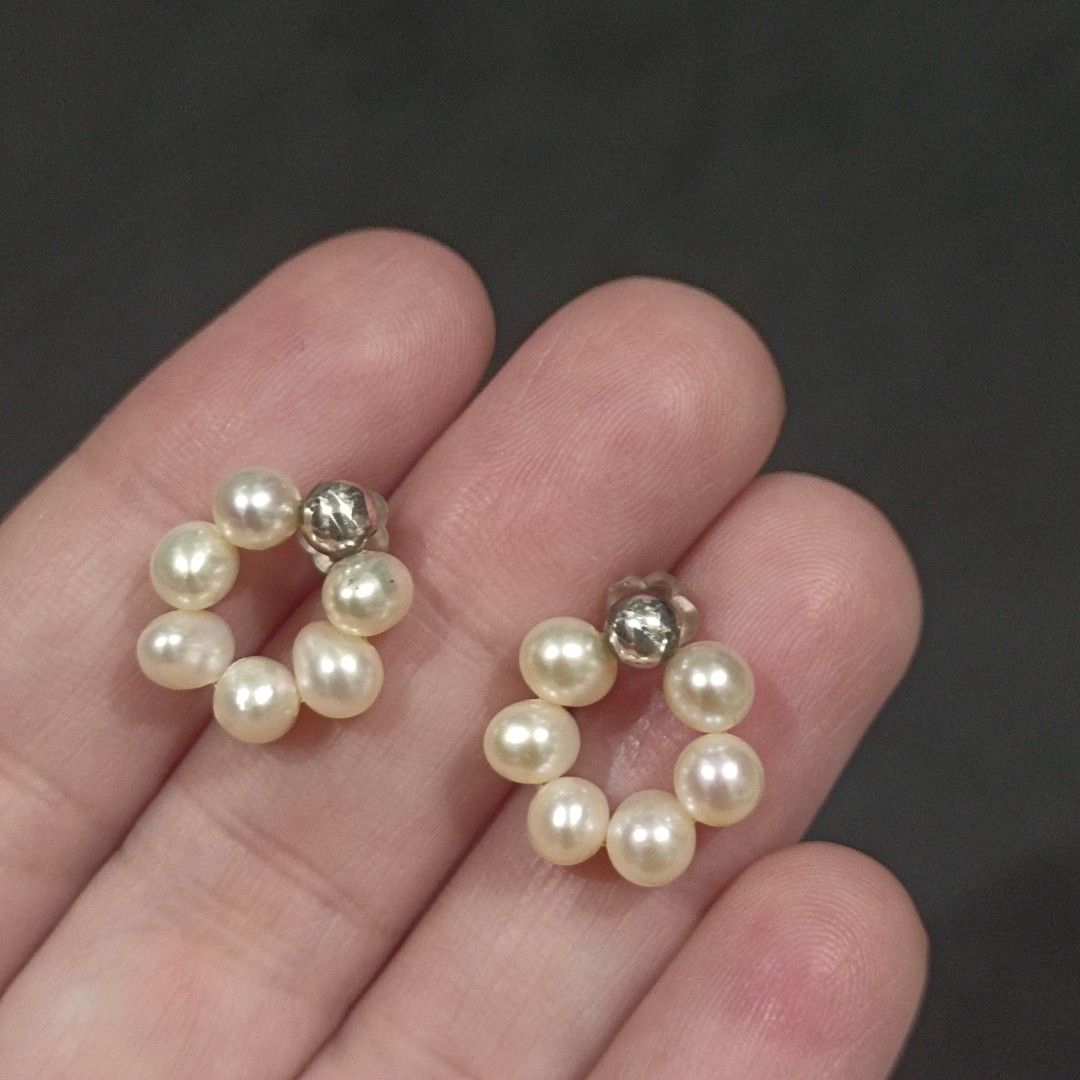 Real pearl stud earrings from Japan (Category: Earrings) located in Manila. Submitted by maxineamber (Listing ID 1469174242, Image 2). Description: Real pearl silver stud earrings from Japan, silicone pakaw.