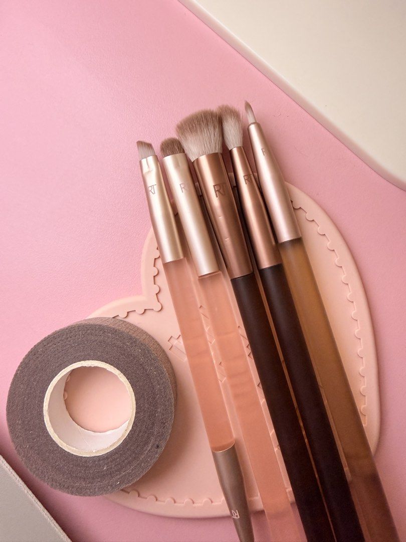 Real Techniques New Nudes Collection Eye Brush Set (Category: Makeup) located in Marikina City. Submitted by glittermoongirl (Listing ID 1469168599, Image 1). Description: Real Techniques New Nudes Daily Swipe Eye Set Original!!! No issue! Once used only. Washed and sanitized already. NO LAST PRICE Loc: Marikina Rfs: too many eye brush .