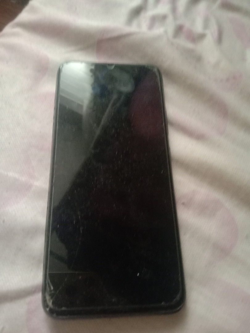 Realme C11 (defective) (Category: Realme) located in Manila. Submitted by jerrssa1901 (Listing ID 1469246023, Image 1). Description: Defective Realme C11 android 10 phone. Issue: defective LCD. may maliit na crack yung screen protector at yung back ng casing ay may mga gasgas na. pero all goods pa yan pag napalitan ng LCD..