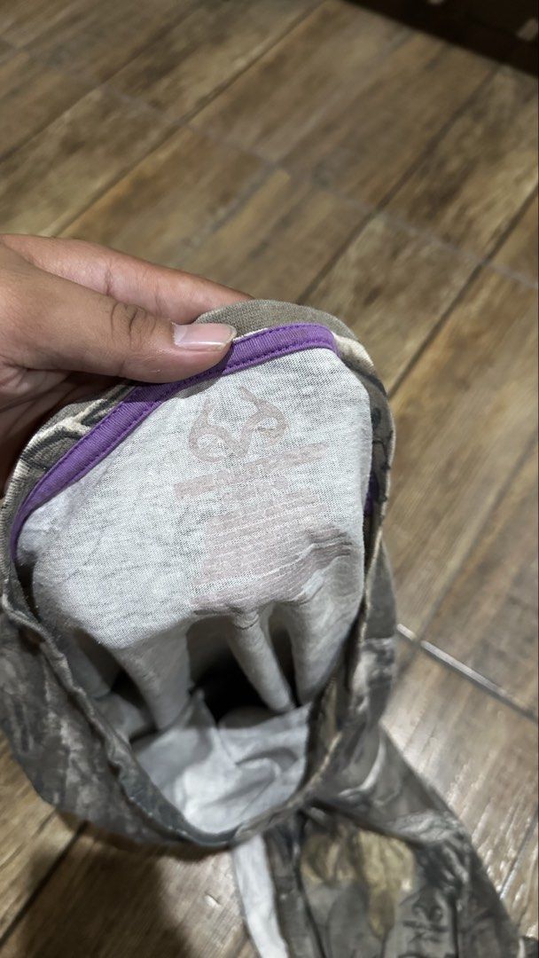REALTREE T SHIRT (Category: Others Tops) located in Manila. Submitted by urban-vintage_2 (Listing ID 1469328591, Image 3). Description: ISSUE: NONE( NEED WASH ) MOP :GCASH ( NO COD ) SHIP VIA : LALAMOVE & J&T LOCATION : PASIG CITY LENGTH : 25 WIDTH : 17.