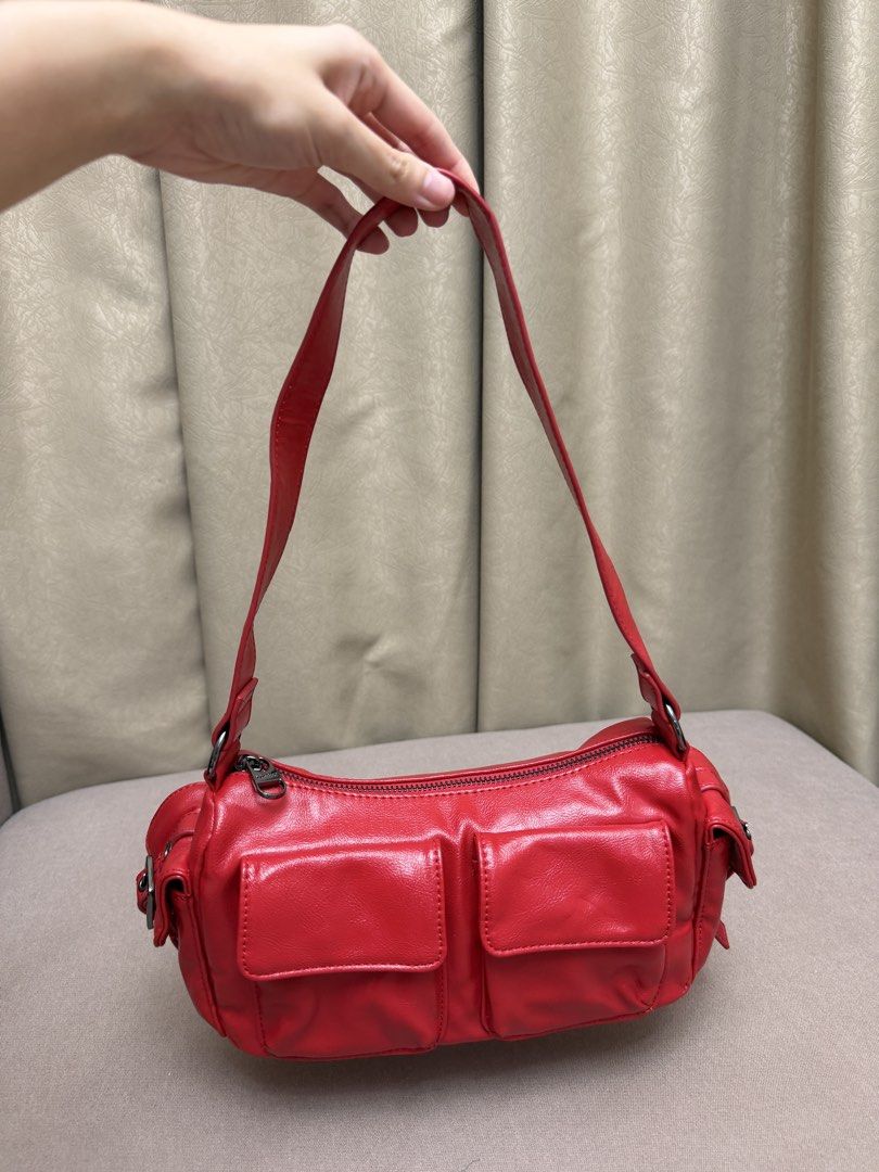 Red Bershka Bag (Category: Shoulder Bags) located in Las Pinas. Submitted by thealyssacloset (Listing ID 1469206335, Image 1). Description: .