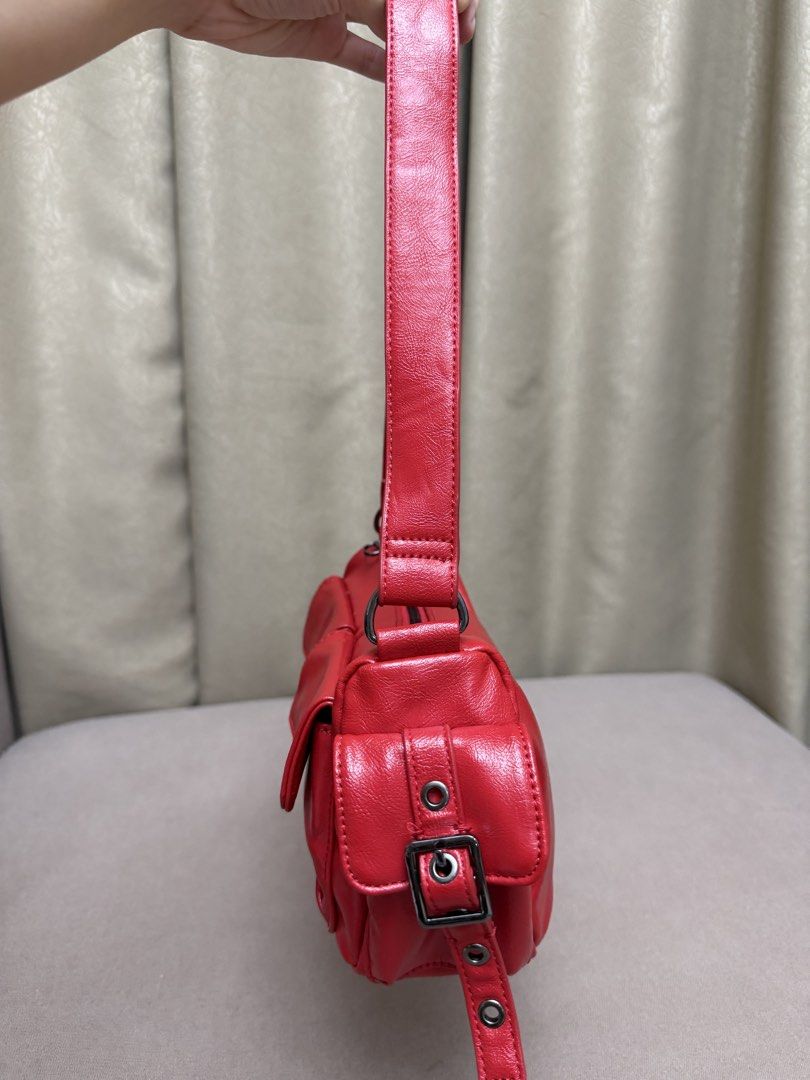 Red Bershka Bag (Category: Shoulder Bags) located in Las Pinas. Submitted by thealyssacloset (Listing ID 1469206335, Image 2). Description: .