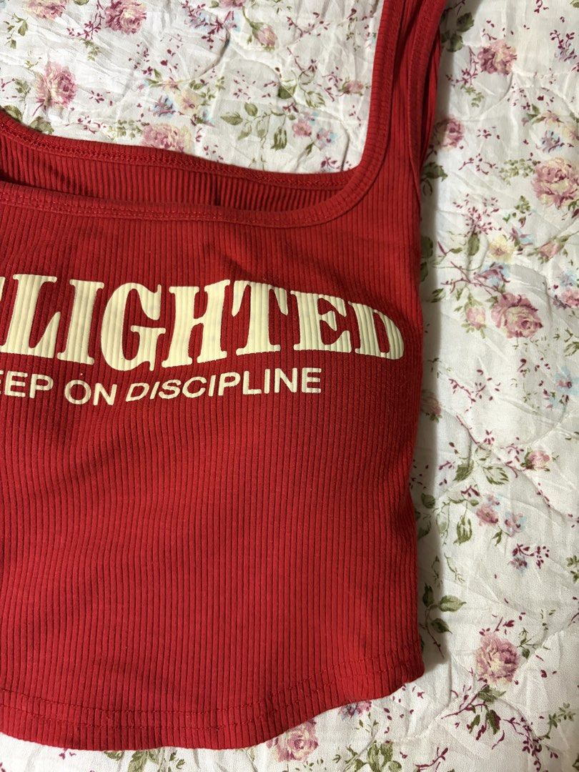 Red Graphic Tank Top (Category: Sleeveless) located in Muntinlupa City. Submitted by herellas0504 (Listing ID 1469302965, Image 3). Description: Red Graphic Tank Top Mine: 280 | Lock: 380 ———————————— size: xs-med no issue, good as new! padded willing to keep!.