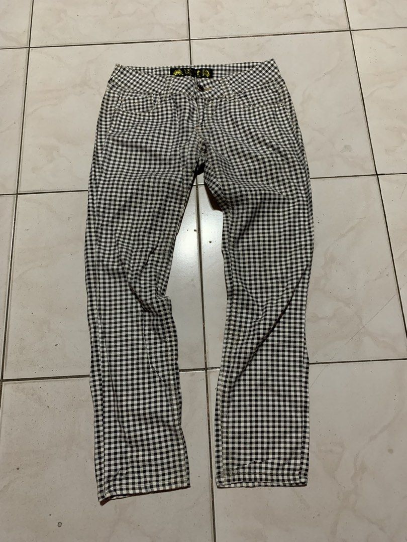 Red Pepper Jeans (Category: Jeans) located in Kabacan. Submitted by mansourrrrrr (Listing ID 1469322420, Image 2). Description: Red Pepper Japan Waistline: 28-29 Length: 37 Leg Opening: 7 .