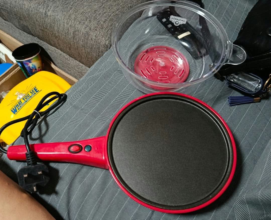 Red Popcorn and Pancake Maker Electric Appliance (Category: Cookware & Accessories) located in Quezon City. Submitted by robelles_thriftshop (Listing ID 1469372913, Image 2). Description: - Vibrant red multi-functional appliance for popcorn and pancakes - Easy-to-clean non-stick heating surface - Clear dome lid to watch the cooking process - Convenient on/off switch located right on the handle - Equipped with a UK 3-pin plug - Ideal for fun movie