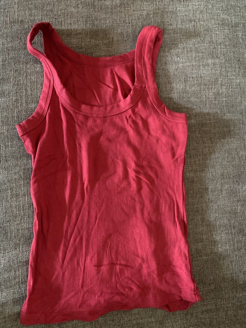 Red tank top (Category: Sleeveless) located in Camalig. Submitted by abyssia (Listing ID 1469183491, Image 1). Description: .