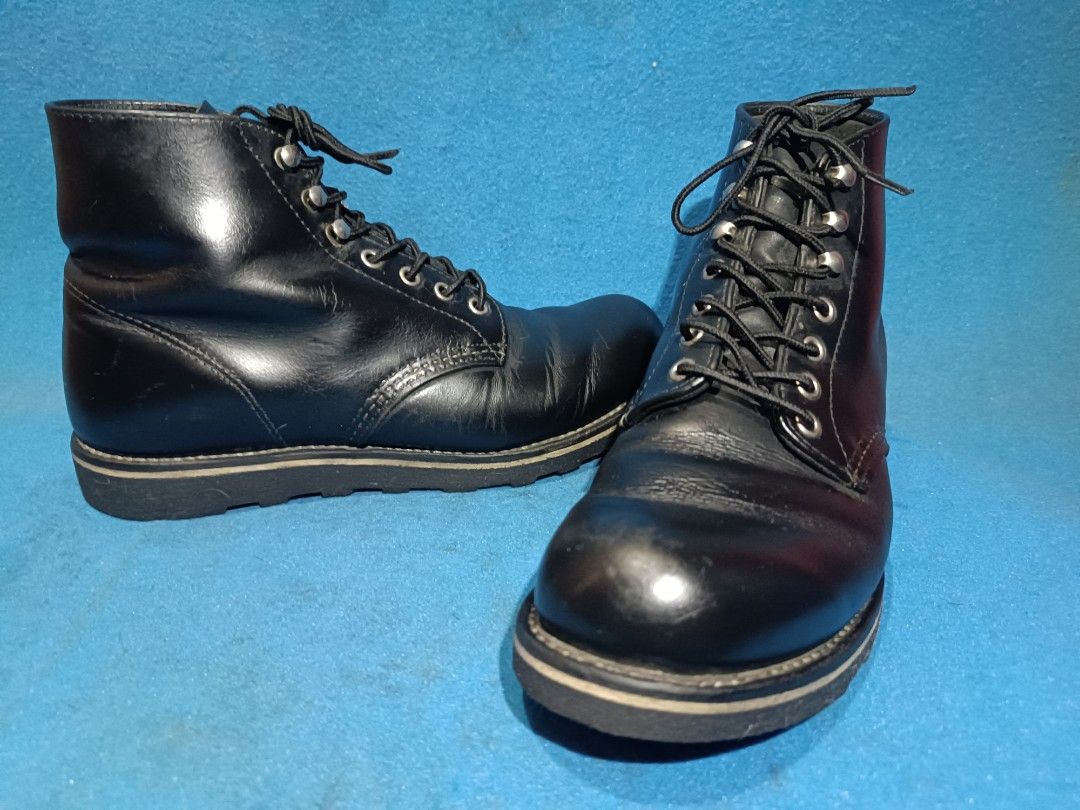 Redwing 8165 Resole Size 7 US | 25 CM Preloved (Category: Boots) located in Quezon City. Submitted by second.foot (Listing ID 1469320102, Image 3). Description: - Made in USA - Color Black - Leather - Good condition Insole/Outsole - NO Heeldrag - NO Solesep - NO Issue - Signs of using - Overall condition: 9/10 - RFS: need cash - MOP: gcash - Location: Quezon City.
