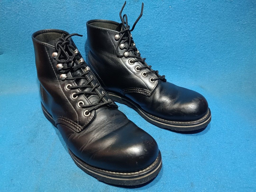 Redwing 8165 Resole Size 7 US | 25 CM Preloved (Category: Boots) located in Quezon City. Submitted by second.foot (Listing ID 1469320102, Image 2). Description: - Made in USA - Color Black - Leather - Good condition Insole/Outsole - NO Heeldrag - NO Solesep - NO Issue - Signs of using - Overall condition: 9/10 - RFS: need cash - MOP: gcash - Location: Quezon City.