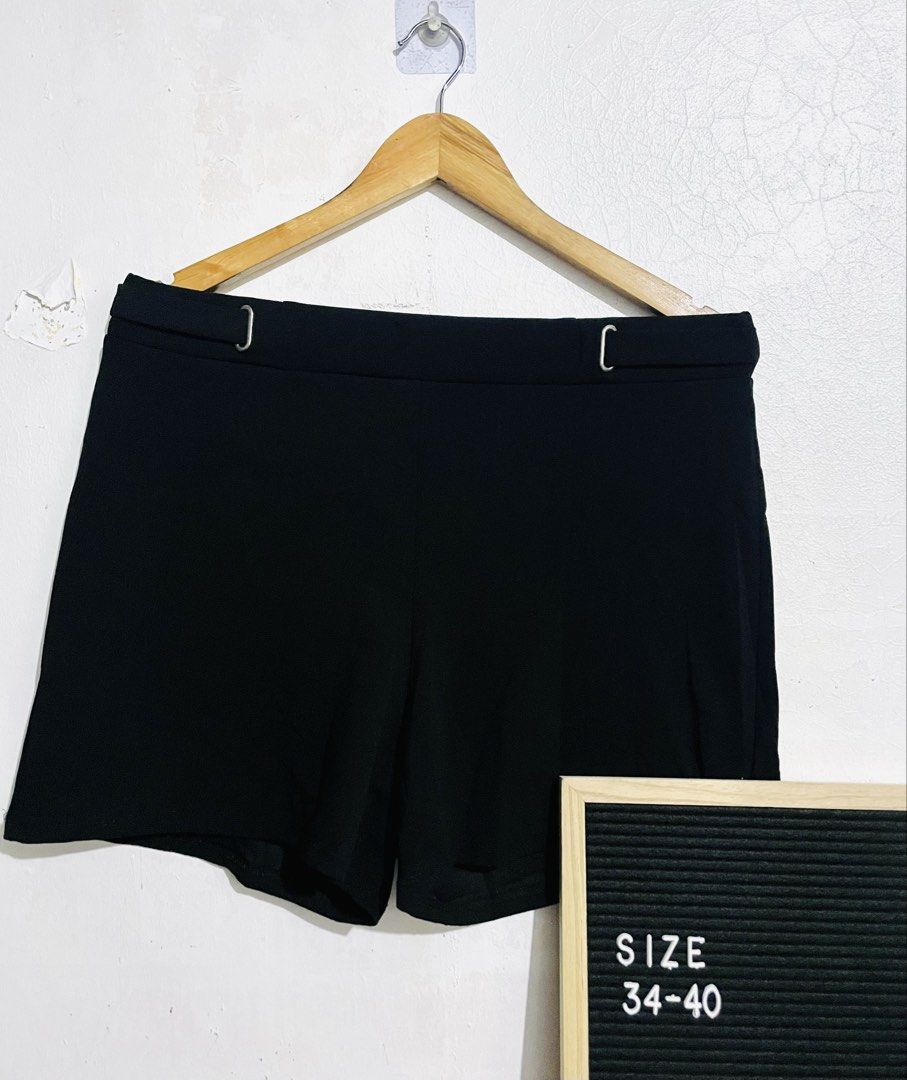 Retrology Black Shorts (Category: Shorts) located in Caloocan City. Submitted by lovemyclothes21 (Listing ID 1469266540, Image 1). Description: - Brand: Retrology - Color: Black - Size: L / G (Fits waist 34 to 40 inches) - Material: 96% polyester, 4% spandex - Style: Pull-on with belt loop details - Care: Machine washable in cold water (gentle cycle).