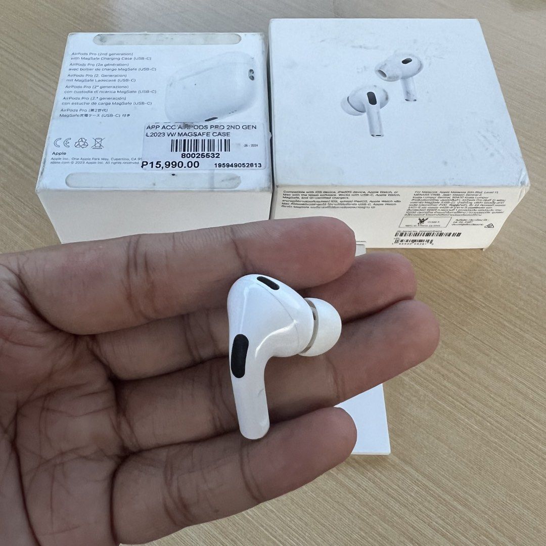 Right Pod Airpods Pro 2 Original (Lightning) (Category: Earphones) located in Cebu City. Submitted by luckyyfindss (Listing ID 1469265187, Image 2). Description: Right Pod Airpods Pro 2 Original (Lightning) I offer replacements to those missing or lost either charging case, left, and right Airpods this is the best for you 💯 - Good as new condition no issues - A2698 Model Number - All features are working - Cleaned and sanitized - Updated to late