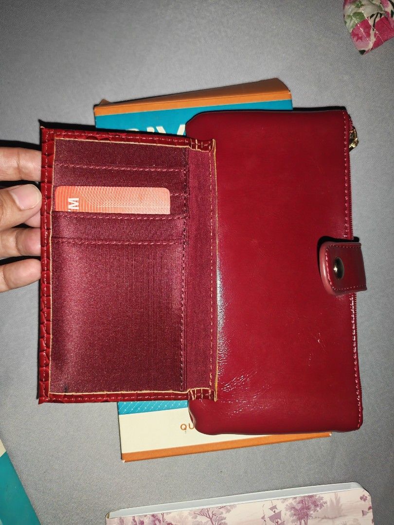 RIVIERA WALLET (Category: Wallets & Card Holders) located in Rosales. Submitted by mossette (Listing ID 1469261682, Image 2). Description: WHAT YOU SEE IS WHAT YOU GET BRANDNEW WITH BOX.