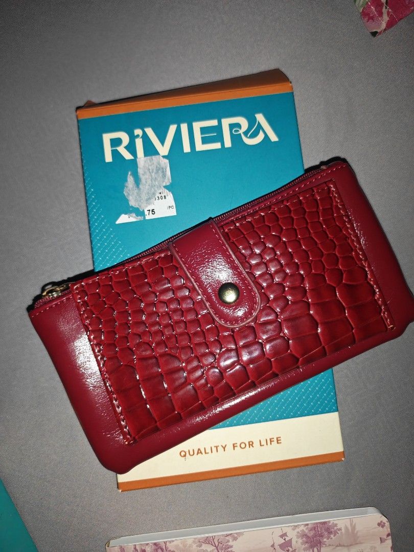 RIVIERA WALLET (Category: Wallets & Card Holders) located in Rosales. Submitted by mossette (Listing ID 1469261682, Image 1). Description: WHAT YOU SEE IS WHAT YOU GET BRANDNEW WITH BOX.