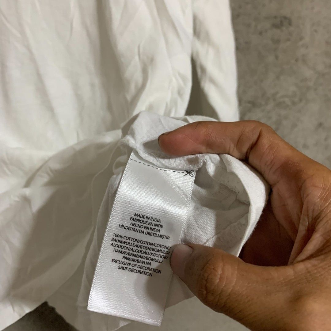 RL WHIRE LONGSLEEVE (Category: Longsleeves) located in Cagayan de Oro. Submitted by prieyaazenia_30 (Listing ID 1469318560, Image 2). Description: RL LONGSLEEVE WHITE excellent size med 9.5COLORATE NO ISSUE.