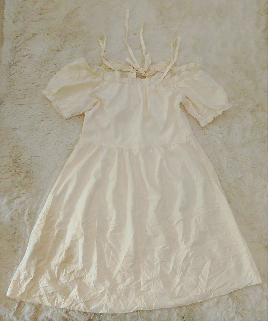 ROMWE Off Shoulder Dress Cream Size M (Category: Dresses) located in Manila. Submitted by istinbari05430 (Listing ID 1469190857, Image 1). Description: - Brand: ROMWE - Size: Medium (US 6 / EUR 38) .