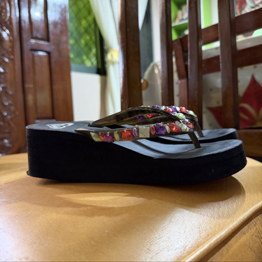 Roxy Y2K Beaded Wedge Slippers (Category: Slippers and slides) located in Pasig City. Submitted by beabimbop (Listing ID 1469193052, Image 3). Description: • size 38 (23.5-24 cm) • no issues • rfs: too tight on me (i have wide feet 🥲) 🏷️ tags: y2k shoes, 2000s shoes, footwear, sandals, wedges, wedge slippers, wedge sandals, platform slippers, platform sandals, heels, beach slippers, casual shoes, 90s.