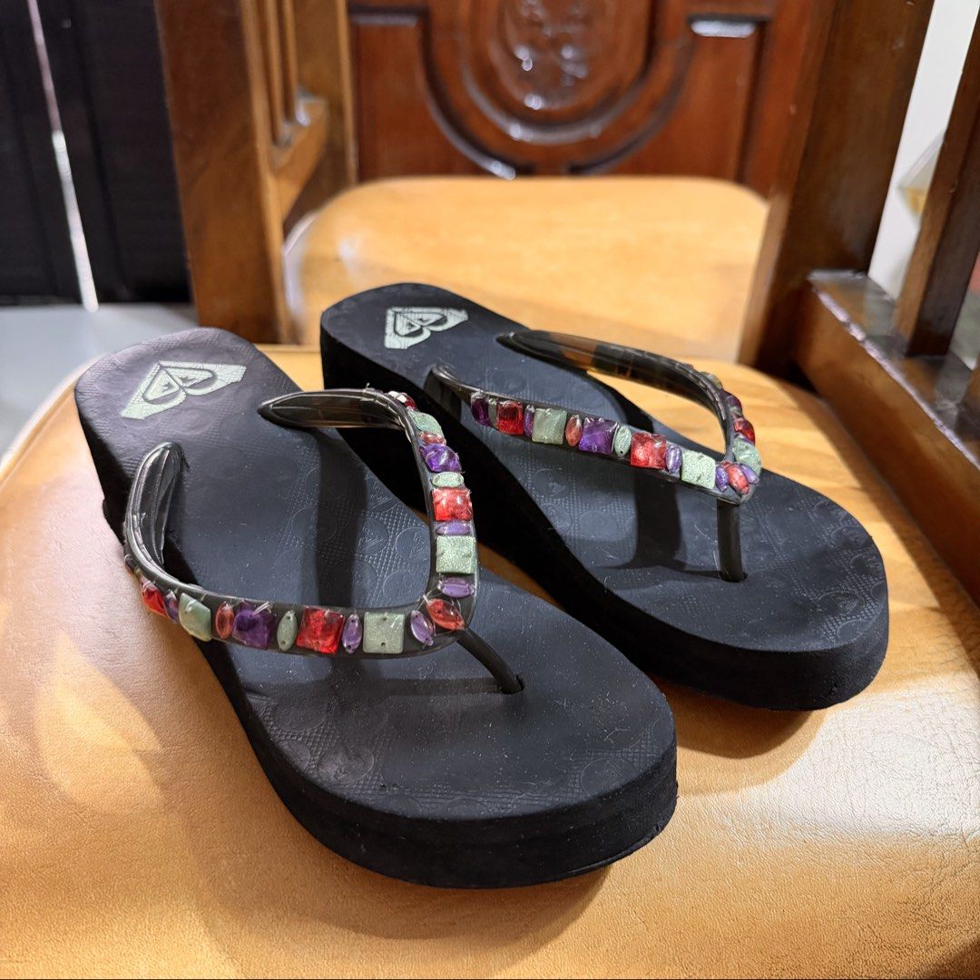 Roxy Y2K Beaded Wedge Slippers (Category: Slippers and slides) located in Pasig City. Submitted by beabimbop (Listing ID 1469193052, Image 1). Description: • size 38 (23.5-24 cm) • no issues • rfs: too tight on me (i have wide feet 🥲) 🏷️ tags: y2k shoes, 2000s shoes, footwear, sandals, wedges, wedge slippers, wedge sandals, platform slippers, platform sandals, heels, beach slippers, casual shoes, 90s.