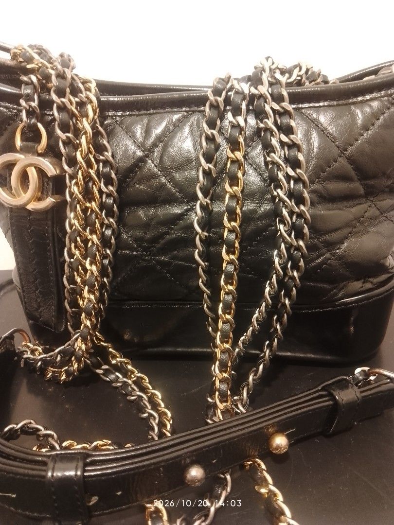 RUSH FOR SALE ! (Category: Cross-body Bags) located in Manila. Submitted by tina101794 (Listing ID 1469236201, Image 2). Description: .