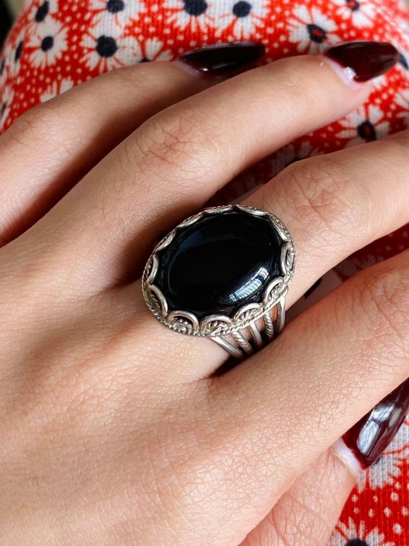 S10 Vintage Onyx Silver Ring (Category: Rings) located in Baguio. Submitted by asna_taku (Listing ID 1469258367, Image 1). Description: 🖤 Vintage Onyx Silver Ring ✨ Bold, elegant, and timeless. This vintage ring features a striking oval black onyx stone framed by intricate silver detailing, creating a beautiful contrast between the deep, glossy center and the ornate, antique-inspired setting. A statement piece for those who love classic dark gem