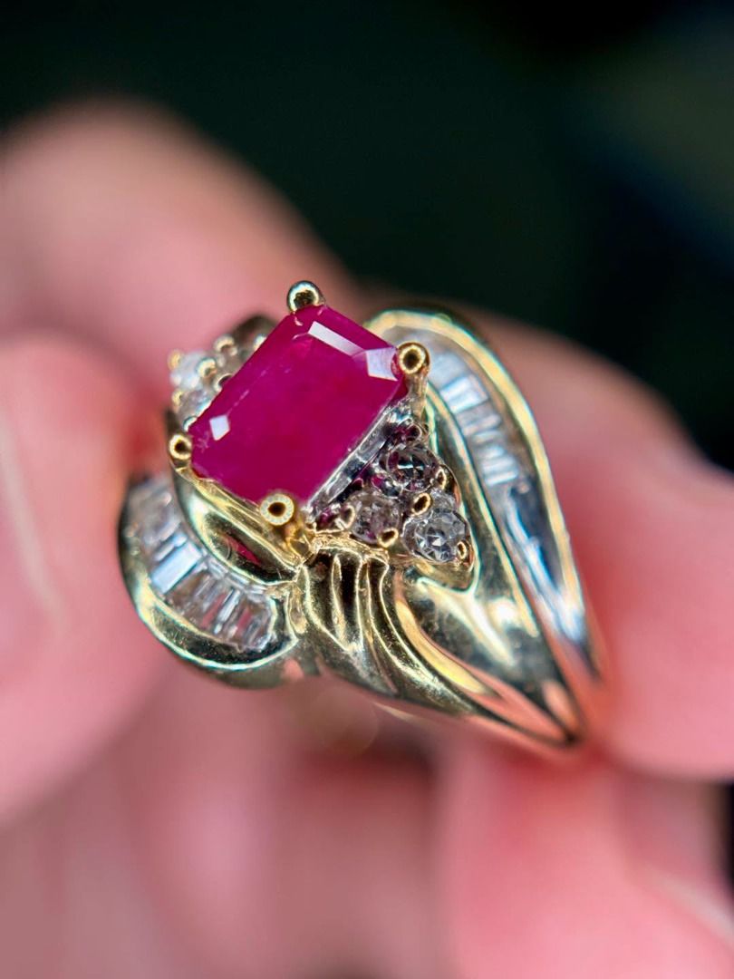 S7 10K Gold Ruby & Diamond Designer Ring (Category: Rings) located in Baguio. Submitted by asna_taku (Listing ID 1469243407, Image 2). Description: ❤️ 10K Gold Ruby & Diamond Designer Ring 💎 Ruby red elegance with sparkling diamond accents! ✨ A bold vintage-inspired designer piece for ladies who love distinctive fine jewelry. 💍 10K Gold | Ruby & Diamonds ⚖️ 3.2g | Size 7 💰 ₱32,800 A gorgeous addition to your gold collection! ❤️ 📩 PM to reserv