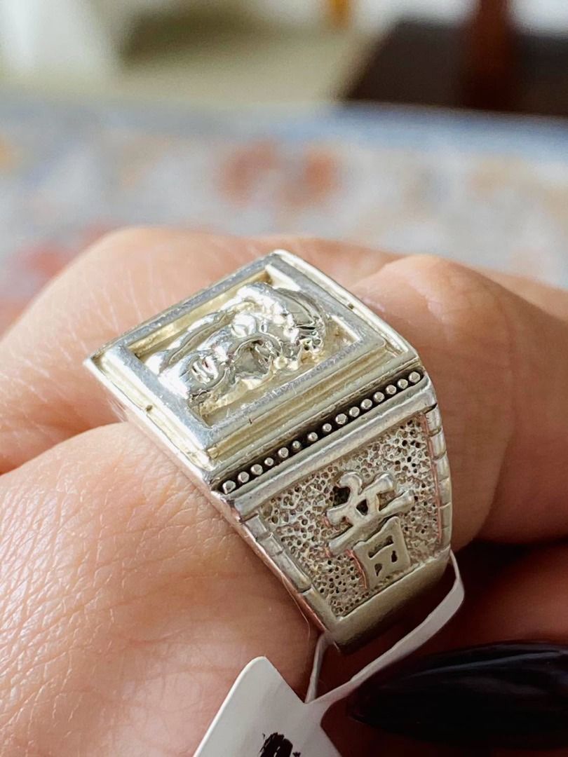 S7 Vintage Christ Silver Ring (Category: Rings) located in Baguio. Submitted by asna_taku (Listing ID 1469257075, Image 2). Description: ✝️ Vintage Christ Silver Ring A meaningful vintage piece featuring a detailed raised image of Christ, framed by a bold rectangular face and intricate silverwork. Its distinctive design and antique-inspired finish give this ring a timeless, classic character. ✨ A beautiful statement piece for collectors of vintag