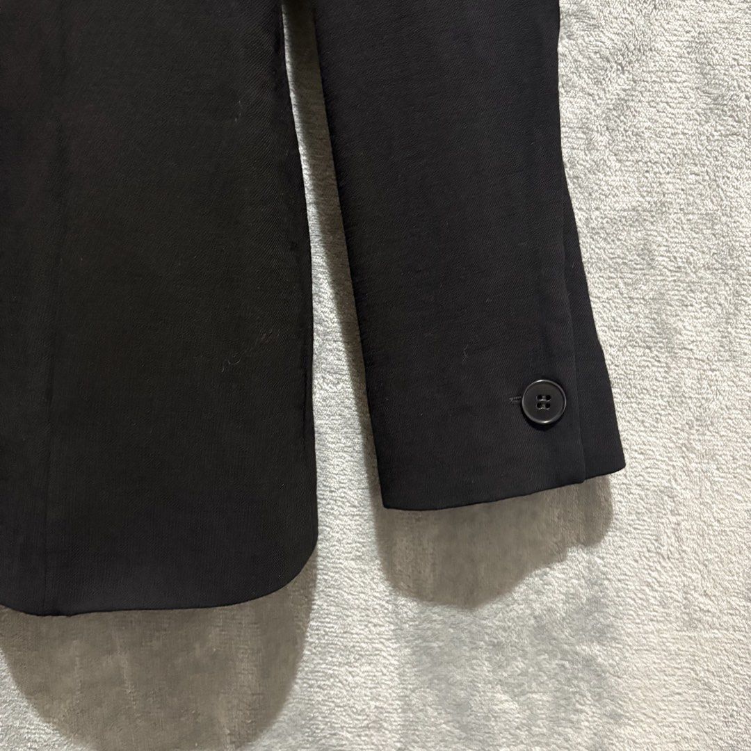 S - M Authentic Max Mara Black Tailored Minimalist Blazer / Suit Jacket (Category: Coats, Jackets and Outerwear) located in Tuguegarao City. Submitted by past10 (Listing ID 1469340593, Image 3). Description: ✨ Authentic Max Mara Black Tailored Blazer ✨ Upgrade your office or smart-casual wardrobe with this timeless, high-end piece from Italian luxury house Max Mara. It features a classic notched lapel collar, a structured minimalist fit, and a el