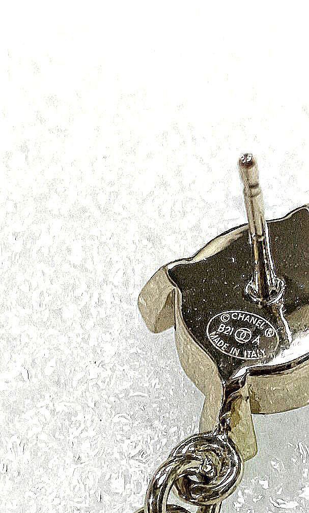 Sale Chanel Dangling Earrings (Category: Luxury Accessories) located in Manila. Submitted by blings_thingies (Listing ID 1467257153, Image 3). Description: 2021 Collection.