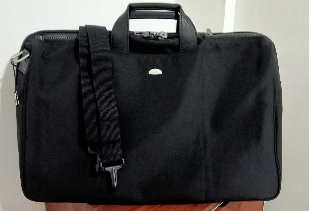 Samsonite Black Briefcase/Business Bag (Category: Briefcases) located in Siniloan. Submitted by treyyasonlineshop (Listing ID 1469386588, Image 1). Description: -Approx: 20"x14" Replaced sling strap Brand: Samsonite - Color: Classic Black - Material: Durable nylon - Strap: Adjustable and removable shoulder strap for versatile carry - Storage: Dual main compartments with multiple interior organizer pockets and pen slots - Details: Silver metal zip