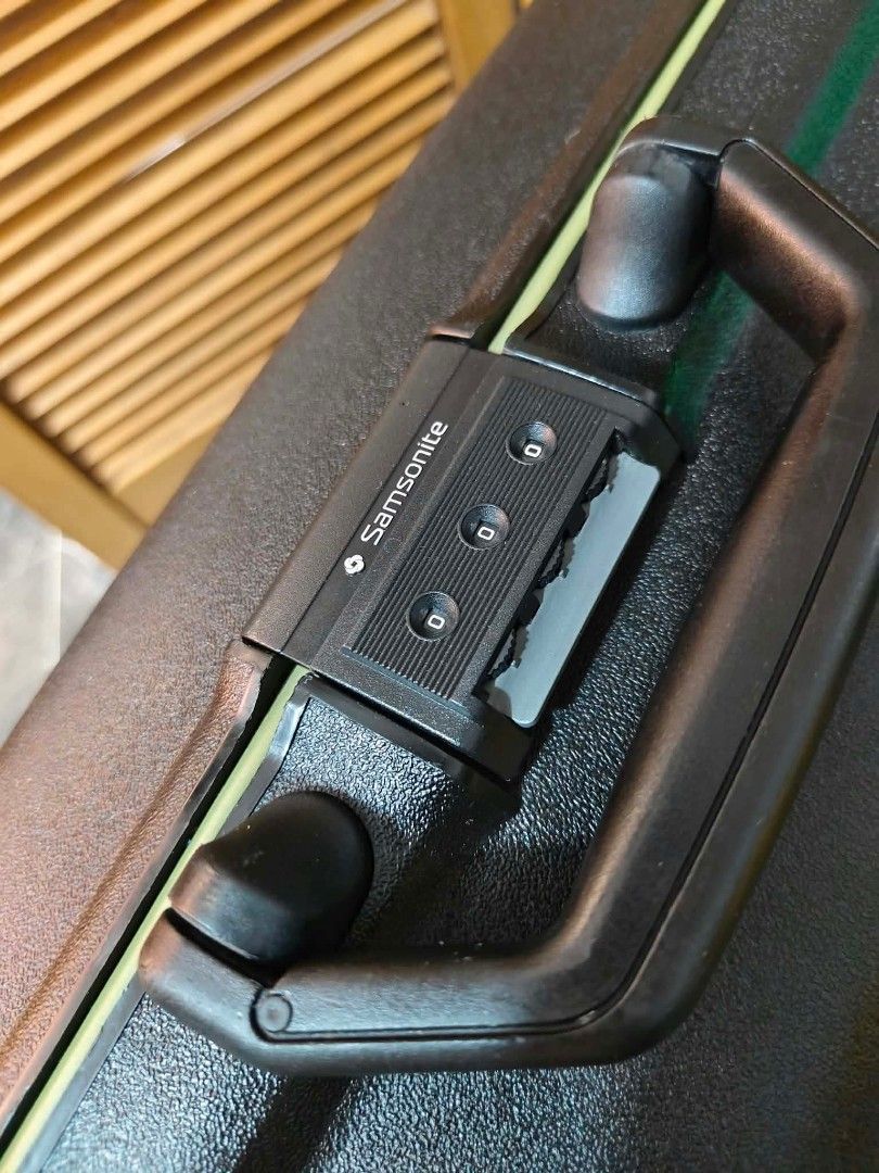 🧳SAMSONITE OYSTER (Category: Luggage) located in Manila. Submitted by chocoman0235367 (Listing ID 1469304951, Image 2). Description: 📍SAMSONITE OYSTER📍 Japan Made Shock Proof ⚡⚡SALE⚡⚡ LARGE SIZE ✨Triple Locking Cliptype With Security Coded lock ✨Shock Proof PC+ABS hardcase ✨Durable Dual Wheels ✨Top Push/Pull handle ✨Side Carrier Handle ✨Wide Space Suitcase with Support Strap and pocket ✨Lightweight No Issues‼️Good Condition Minimal Mark of Usa