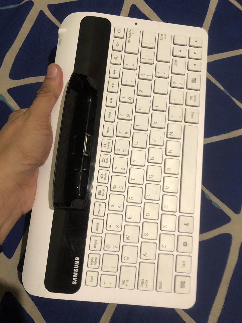Samsung Galaxy Tab keyboard Dock (Category: Android) located in Quezon City. Submitted by markgolveo (Listing ID 1469284718, Image 2). Description: Samsung Galaxy Tab keyboard Dock.