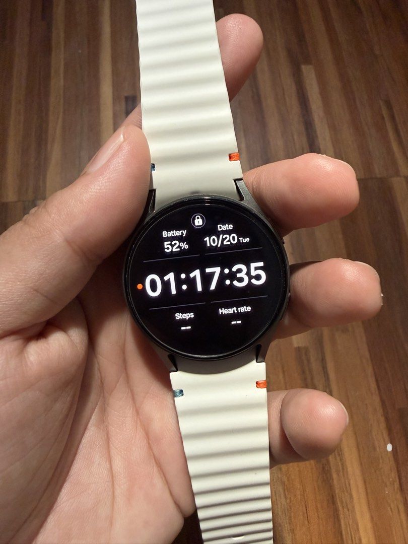 SAMSUNG GALAXY WATCH 7 (Category: Men's Watches) located in Manila. Submitted by zfinds- (Listing ID 1469206517, Image 2). Description: FOR SALE - SECONDHAND ORIGINAL SAMSUNG GALAXY WATCH 7 | 40mm ( lightly used ) with free charging cable • Model Number: SM-L300 (40mm Bluetooth version) • Case Size: 40mm • Crystal Material: Sapphire Crystal • Sensor: Upgraded BioActive Sensor array with multi-LED layout • GPS: Dual-Frequency GPS (L1 + L5) P5,000.