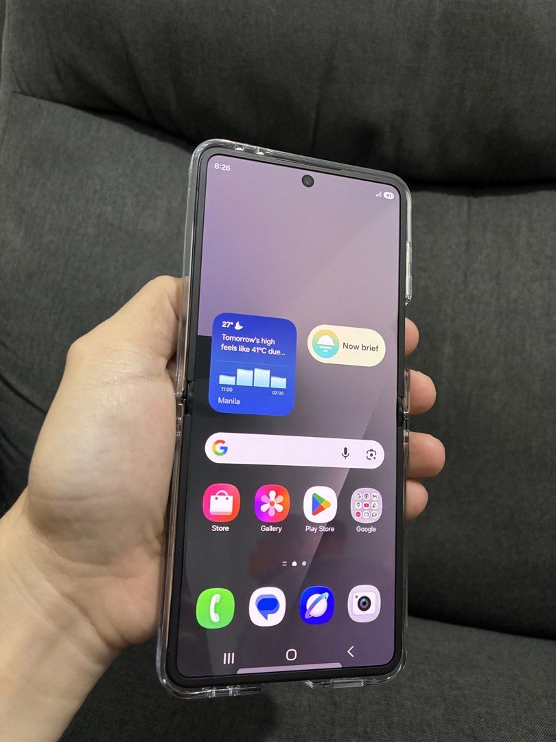 Samsung Galaxy Z Flip 7 (Category: Samsung) located in San Carlos. Submitted by marco1199 (Listing ID 1469205833, Image 3). Description: Samsung Galaxy Z Flip 7 256gb NTC 🇵🇭 Openline No issue, No scratch / Dents Open for COD 🏠………….🚚📦.