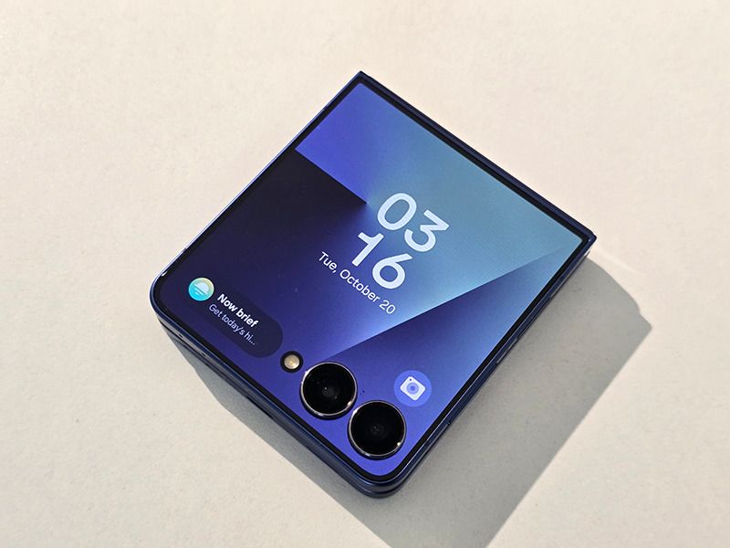 Samsung Galaxy Z Flip 7 512gb (Category: Samsung) located in Makati City. Submitted by jon-gadget (Listing ID 1469302708, Image 1). Description: Samsung Galaxy Z Flip 7 512gb P30,999 - 100% working - 98% smooth - No defect - Open to all networks - Unit only Quick Specs: - Model: SM-F766B - 6.9" Dynamic LTPO AMOLED 120Hz display - 12gb / 512gb - 50mp + 12mp rear camera - 10mp selfie camera - NTC Approved Pre-owned but still in good condition Meetu