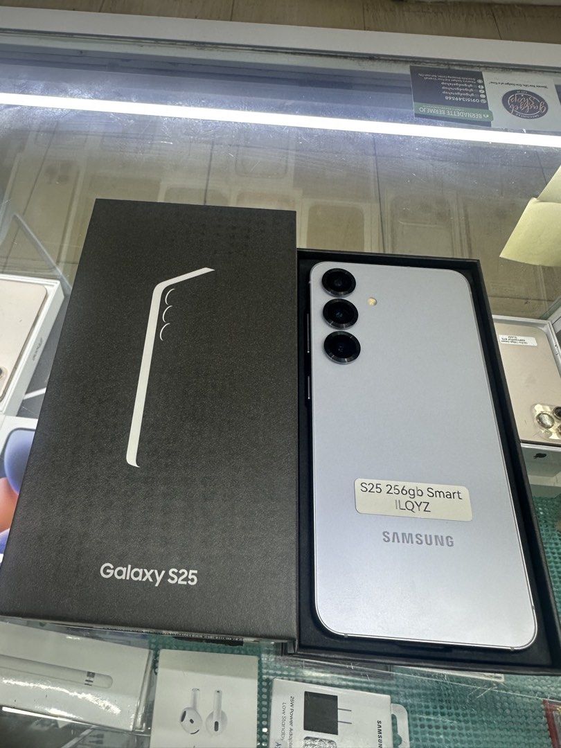 Samsung s25 256 icy blue (Category: Samsung) located in Cainta. Submitted by mari0928 (Listing ID 1469192744, Image 1). Description: Second hand Samsung s25 256 smartlocked Icy Blue Good as new Rfs - upgrade to iphone17 Dm for inquiries! 😊.