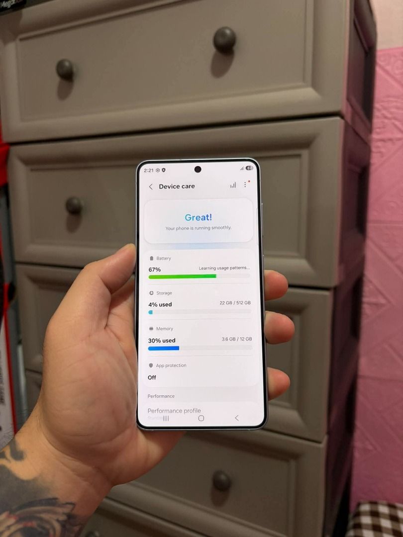 Samsung s26 512gb (Category: Samsung) located in Binan City. Submitted by mitchieam (Listing ID 1469262861, Image 2). Description: For sale only Samsung S26 512gb unit orig box and cord No issue Biñan meet up 40k na lang.