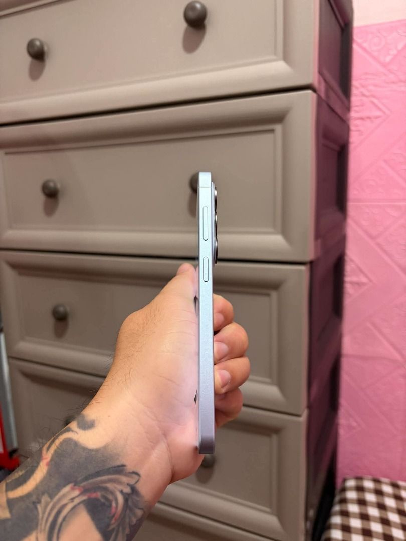 Samsung s26 512gb (Category: Samsung) located in Binan City. Submitted by mitchieam (Listing ID 1469262861, Image 3). Description: For sale only Samsung S26 512gb unit orig box and cord No issue Biñan meet up 40k na lang.
