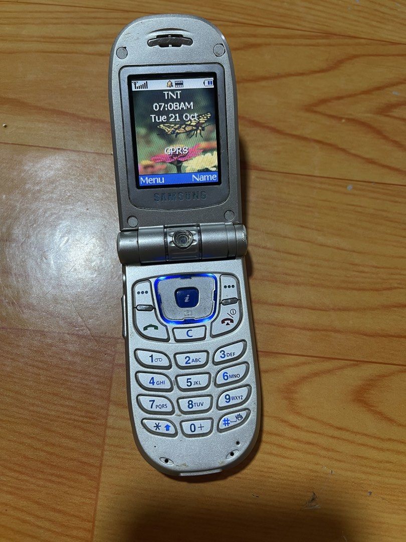 Samsung SGH - P100 (Category: Early Generation Mobile Phones) located in Taguig. Submitted by pureearth.75dd6c (Listing ID 1469389872, Image 2). Description: -in a good condition -openline / unlocked -good for back up phone -normal battery life -unit only, no charger Meet up: Bicutan area.