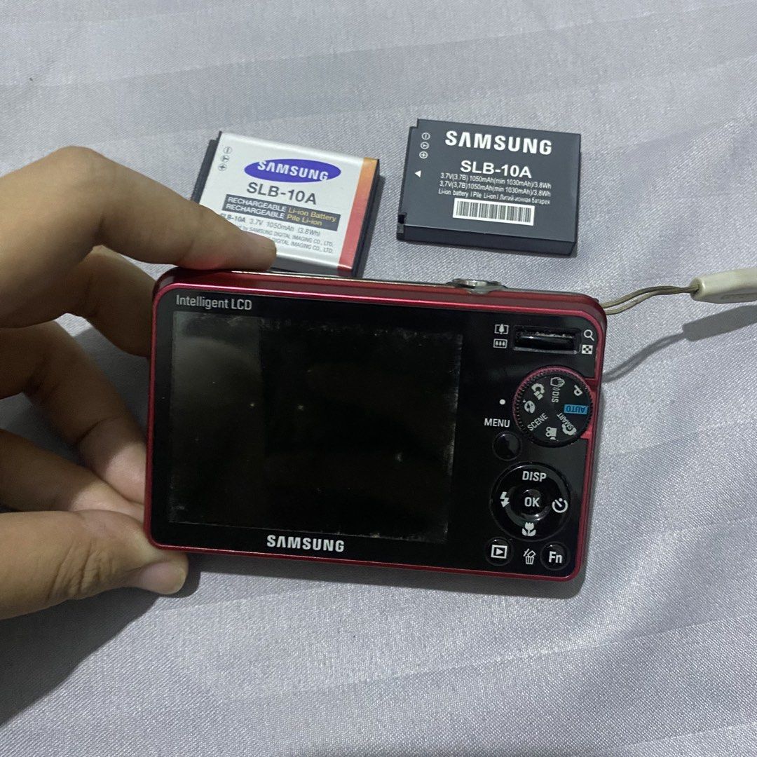 samsung sl202 📸 | working with issue (description) (Category: Cameras) located in Tarlac. Submitted by jelugh (Listing ID 1469297865, Image 2). Description: samsung sl202 📸 | for repair/ parts 🏷️ 1k with 2 batteries (1 old & 1 new) ps. send me a dm on blue (on my bio) so i can send u a vid about the condition issue: need huliin ung lens pag lumabas pagkaon. kapag di hinihuli, bumabalik paloob lens. output niya is reddish kapag may flash ewan k