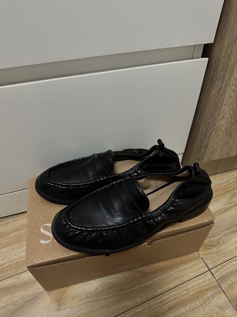 sappun lenard shirring loafers (Category: Loafers) located in Bacoor. Submitted by cuprisan (Listing ID 1469256540, Image 2). Description: brand new never worn outside (only fitted) 23cm srp : ₱3200 .