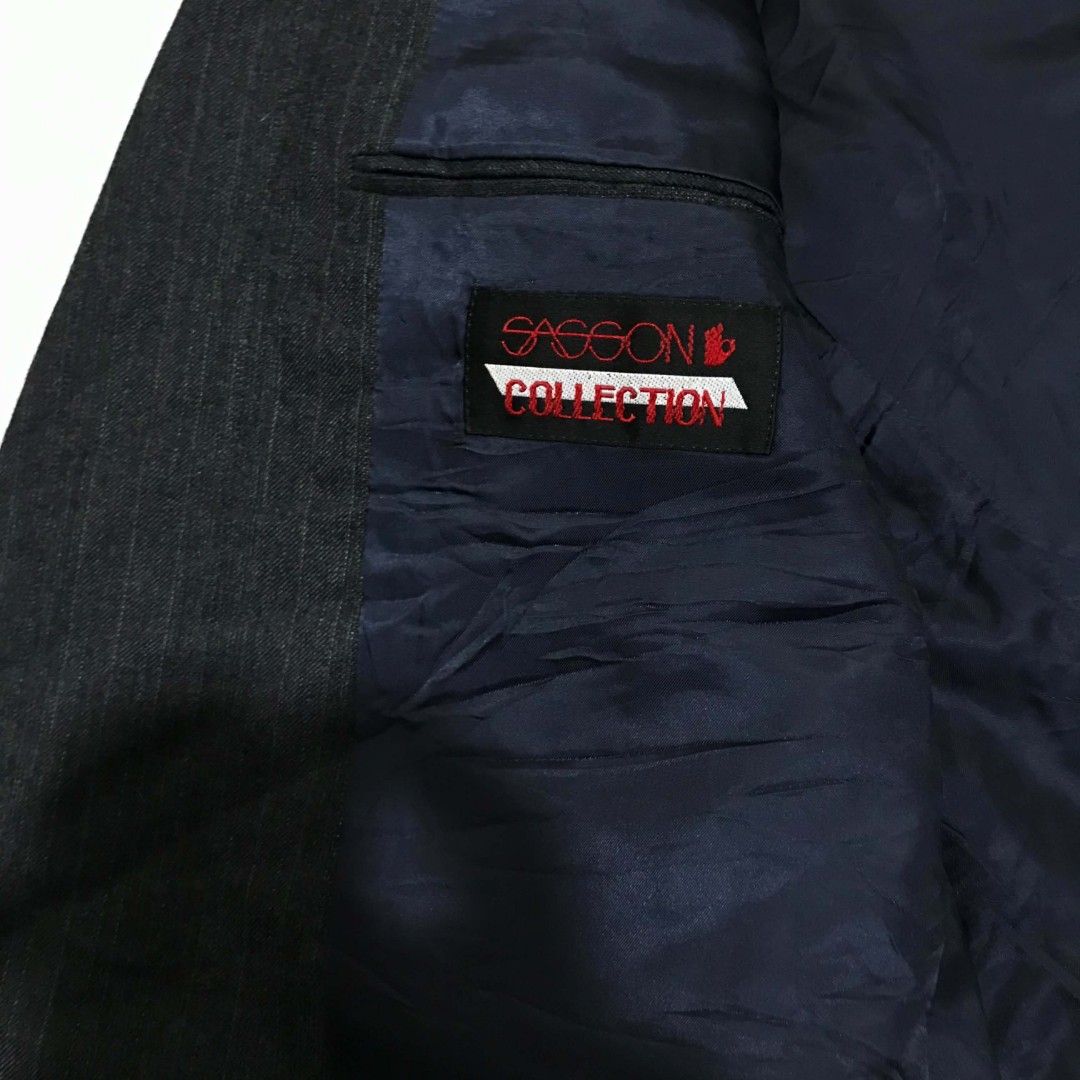SASSOON COAT BLAZER SUIT FORMAL XL (Category: Coats, Jackets and Outerwear) located in Cavite. Submitted by justthrift06 (Listing ID 1469172652, Image 3). Description: DIMENSION 25X34 GOOD CONDITION SHIPPING NATIONWIDE.