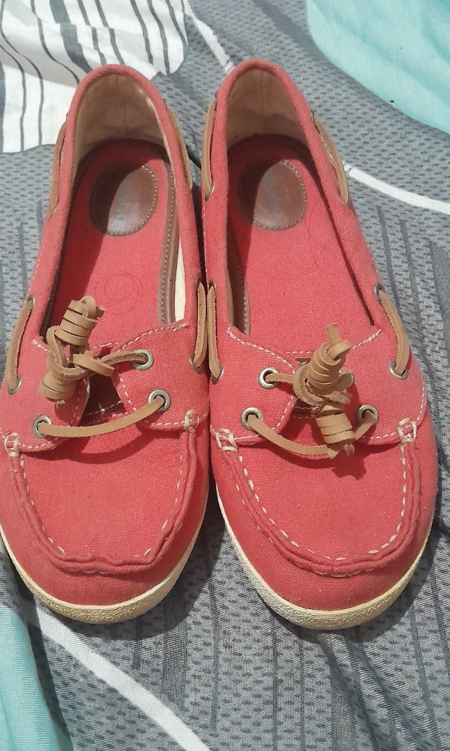 Sebago topsider 6 us women (Category: Sneakers) located in Manila. Submitted by dreamweaver25 (Listing ID 1469351977, Image 3). Description: brand new orig sebago red 6 us women.