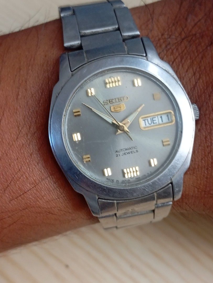 Seiko automatic (Category: Men's Watches) located in Las Pinas. Submitted by quick_deals_great_finds2 (Listing ID 1469179715, Image 3). Description: Original 7s26 seiko mechanism 35mm medium fits wrist 7 inches Fully functional keeps time.