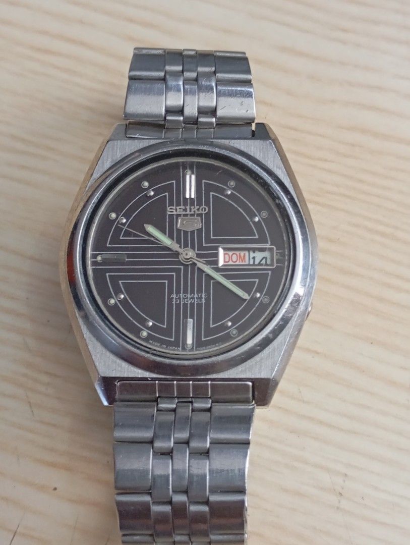 Seiko automatic (Category: Men's Watches) located in Las Pinas. Submitted by quick_deals_great_finds2 (Listing ID 1469183267, Image 1). Description: Original seiko 7s26 mechanism 35mm fits wrist 6.8 inches Fully functional keeps time.