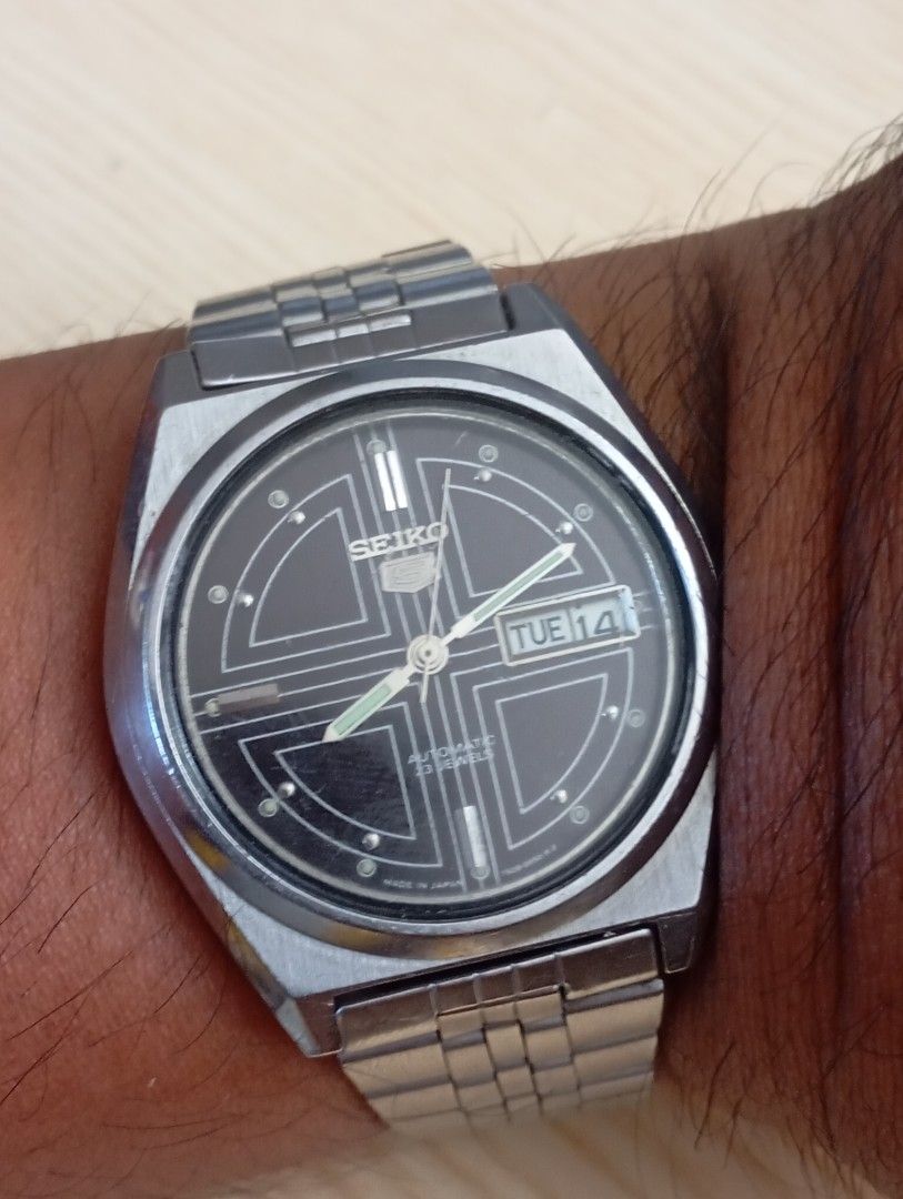 Seiko automatic (Category: Men's Watches) located in Las Pinas. Submitted by quick_deals_great_finds2 (Listing ID 1469183267, Image 3). Description: Original seiko 7s26 mechanism 35mm fits wrist 6.8 inches Fully functional keeps time.