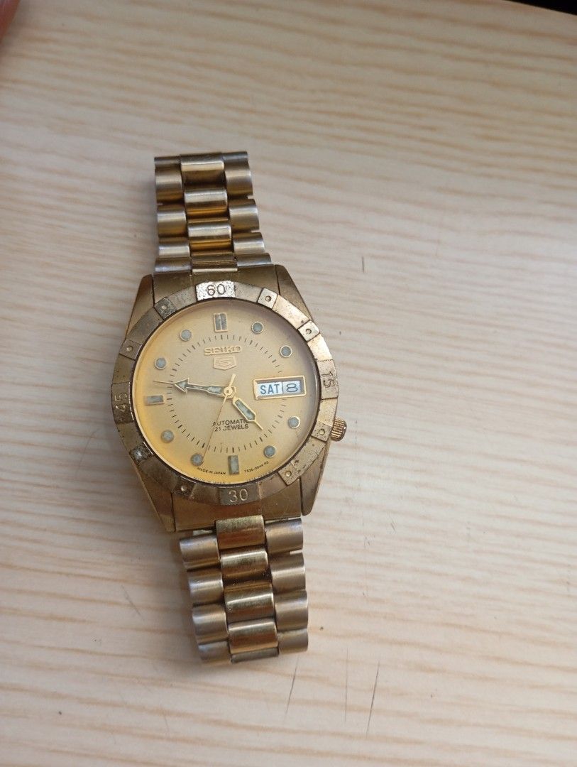 Seiko automatic (Category: Men's Watches) located in Las Pinas. Submitted by quick_deals_great_finds2 (Listing ID 1469186107, Image 2). Description: Original seiko automatic mechanism 35mm fits wrist 6.8 Fully functional keeps time.