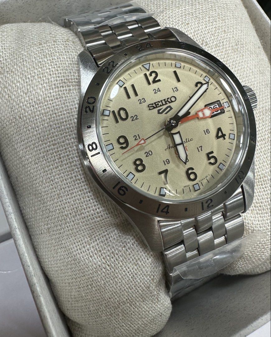 Seiko HDB002 (Category: Combat Sports) located in Manila. Submitted by seikowatchfactory (Listing ID 1469281599, Image 3). Description: Brand New in Box Authentic Seiko Watch 10/10 Model: HDB002K1 Price: 23500 pesos Specifications: Case Diameter: 39mm Case Thickness: 13.6mm Lug-to-lug: 47.9mm Caliber 4R34 Automatic Movement with Hacking and Manual winding mechanism Approx. 41 hours Power Reserve 24 Jewels 24-hour hand (dual time display function)