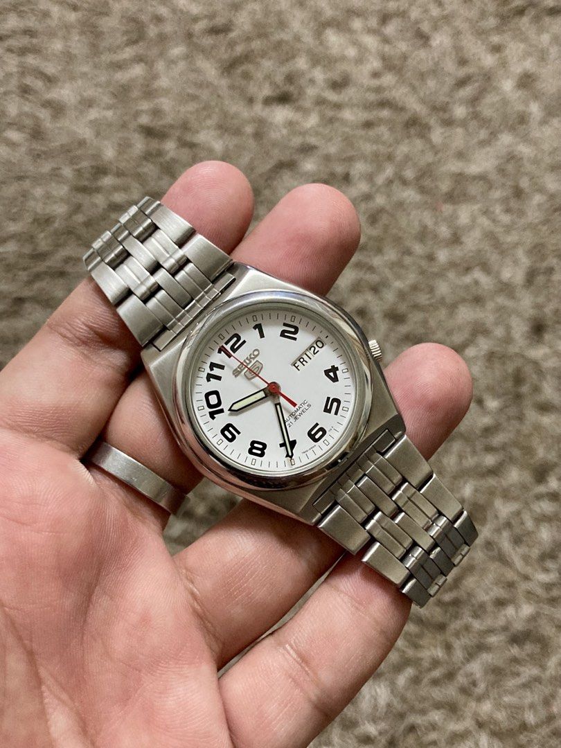 Seiko Numeric “SNK653” (Category: Luxury Watches) located in San Fernando. Submitted by klaydosias (Listing ID 1469313748, Image 3). Description: Seiko Numeric “SNK653” All Original Numeric White Dial Automatic Movement Caliber 7s26 37mm Case Diameter Stainless Steel See Through Case Back Inclusion: Seiko Box ₱5,000🏷️ Pm for more details:.