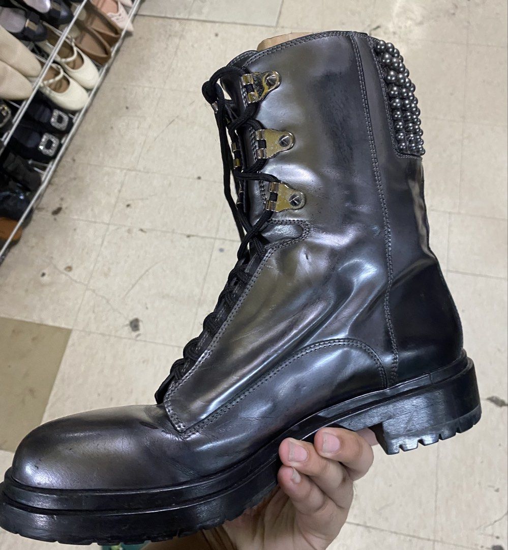 Sergio Rossi Boots (Category: Casual Shoes) located in Marikina City. Submitted by bebeplumm (Listing ID 1469258174, Image 2). Description: Still Nego Item not on hand DM for more infos SIZE: EU39 1/2.